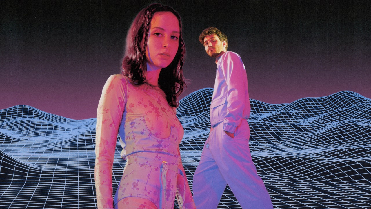 Fotografía promocional de Concierto de Magdalena Bay en París