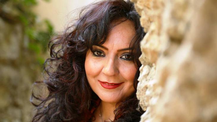 Fotografia promocional de Mahsa Vahdat.