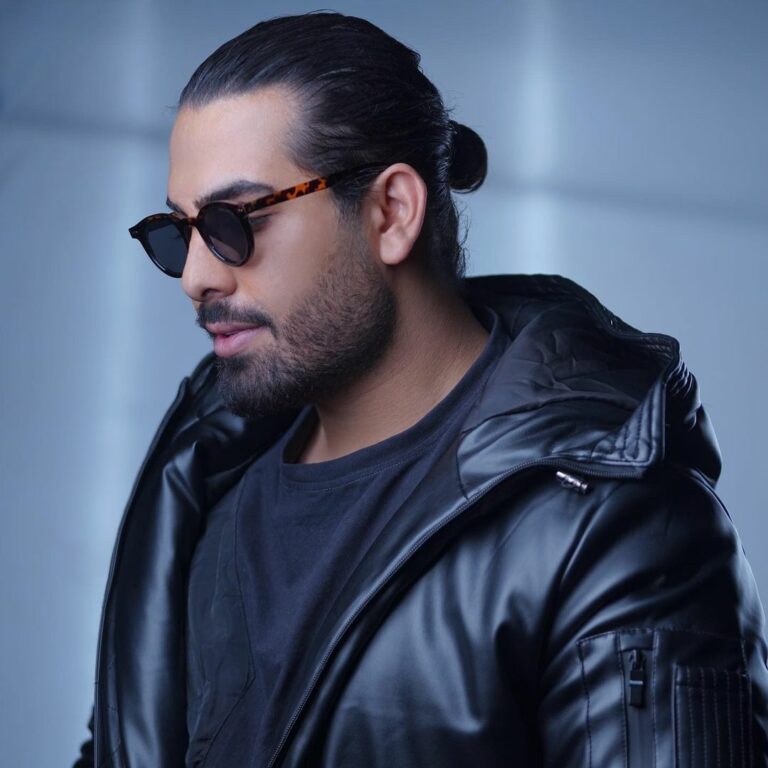 Promotional photograph of Majid razavi.