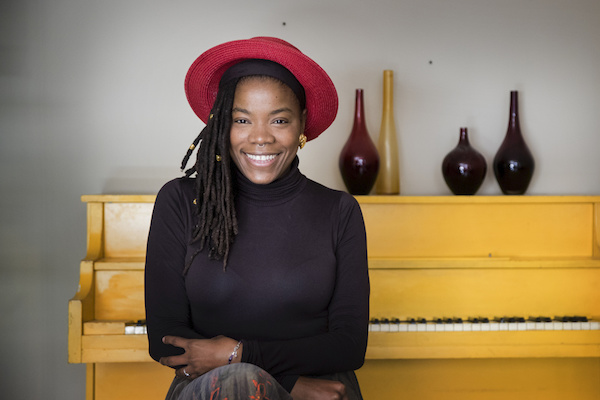 Fotografía promocional de Malika Tirolien