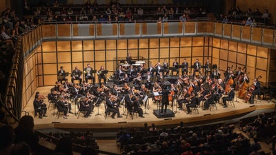 Promotional photograph of Concierto de Mandle Philharmonic en Toronto.
