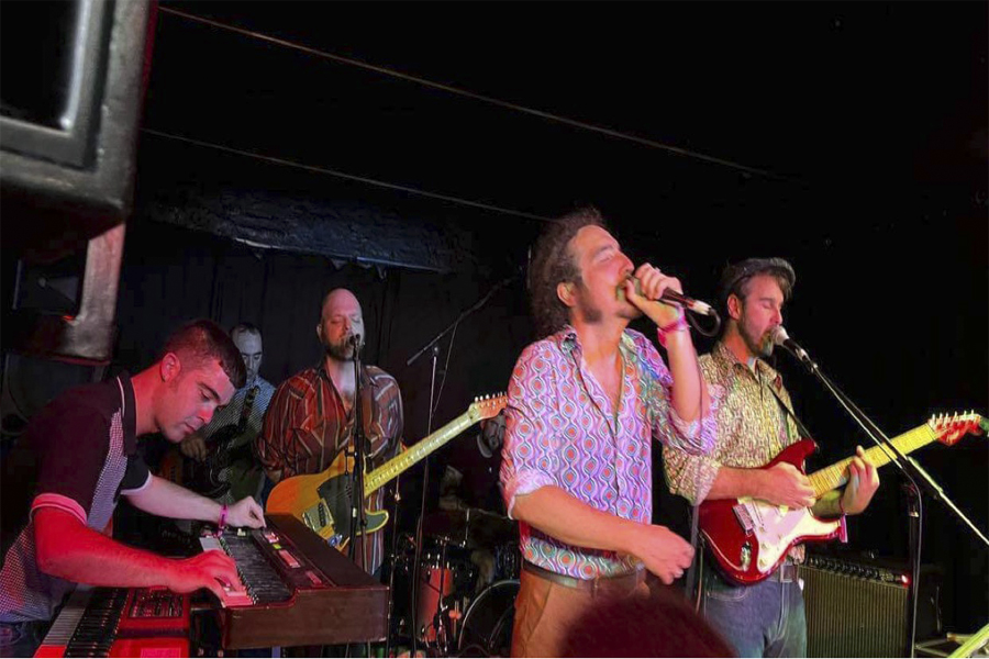 Fotografía promocional de Mango Wood