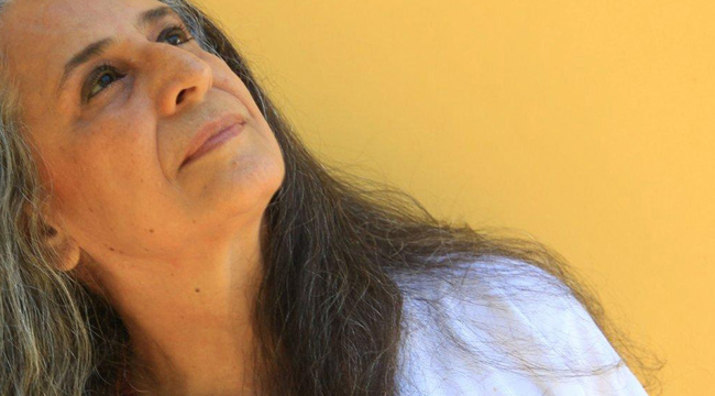 Fotografía promocional de Maria Bethânia