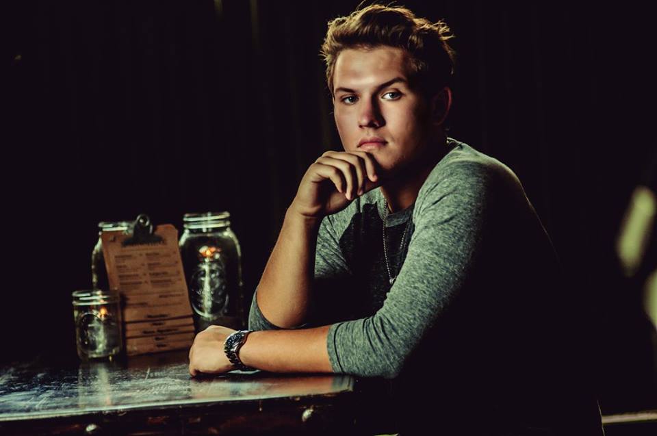 Fotografía promocional de Mason Lively