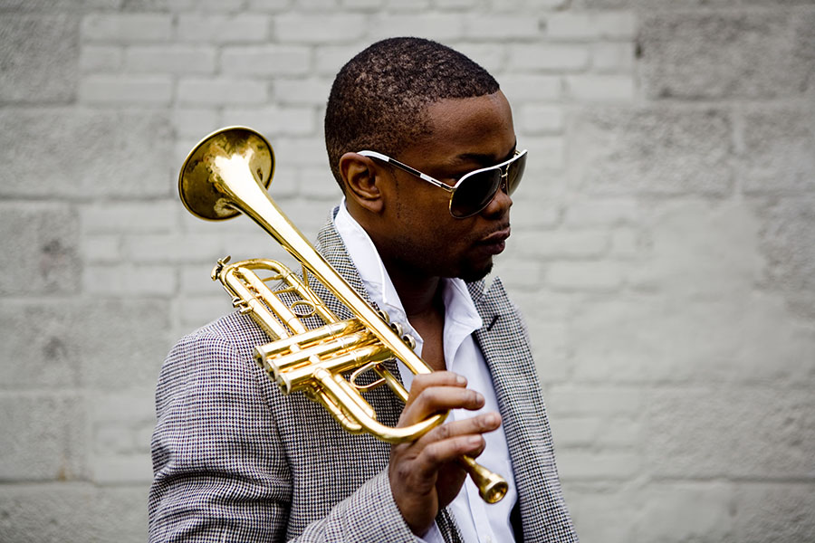 Fotografia promocional de Maurice "Mobetta" Brown.