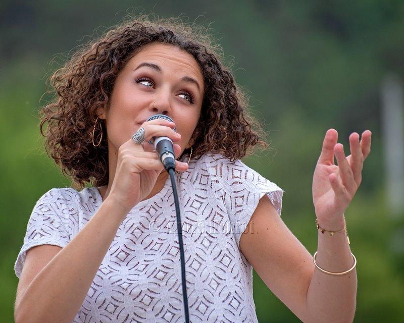 Fotografía promocional de Concierto de Méliana Tobiana en París