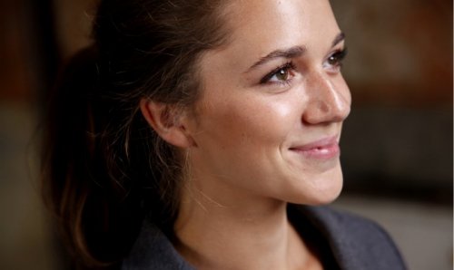 Promotional photograph of Melissa Horn.