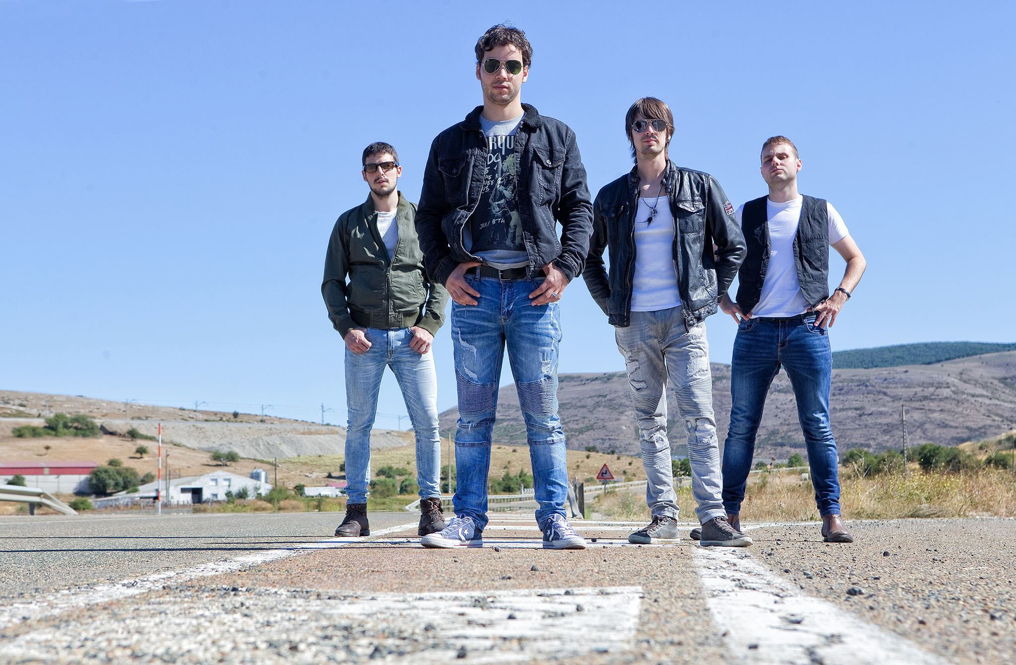 Fotografía promocional de Menos Lobos