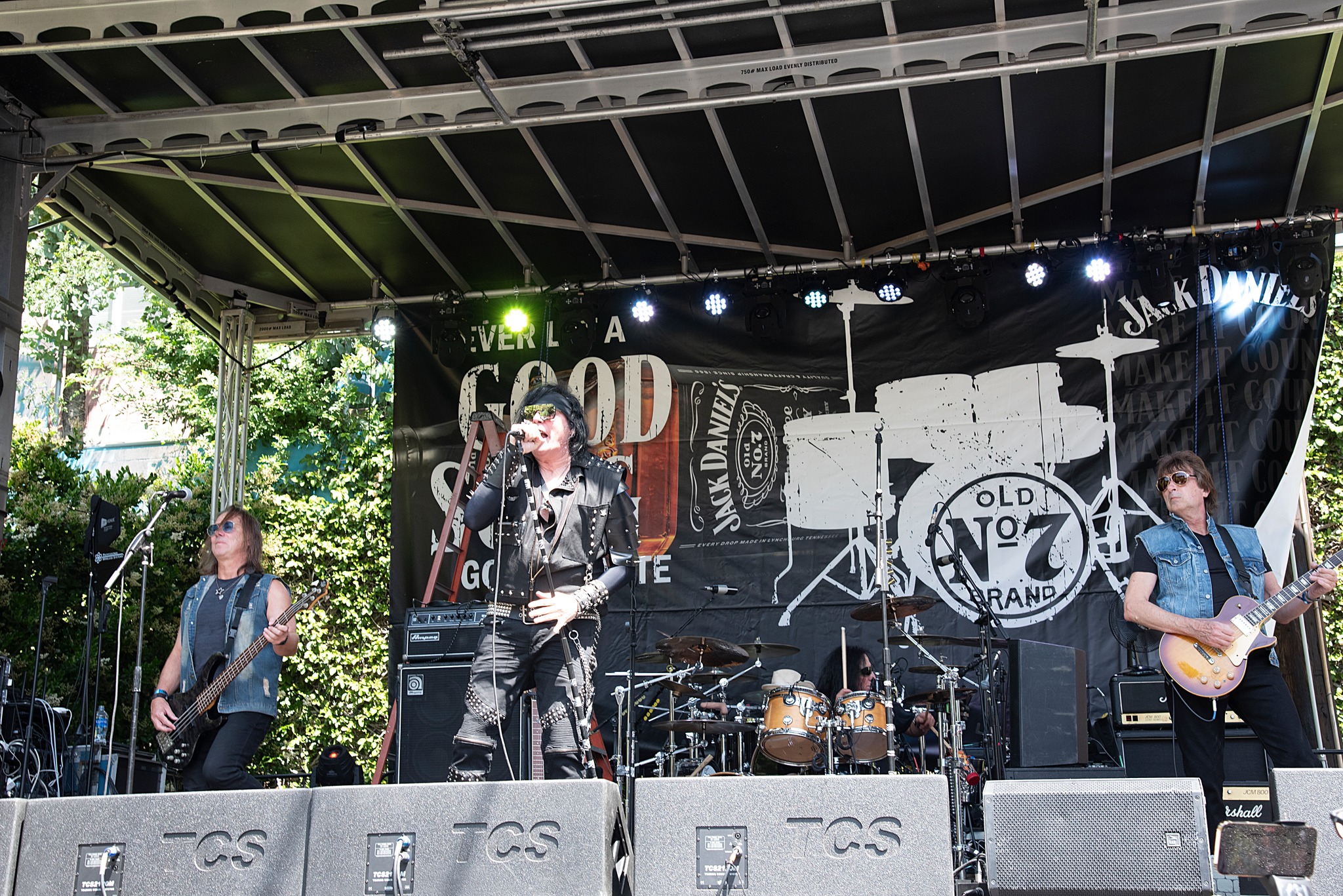 Fotografia promocional de Metal Knights.