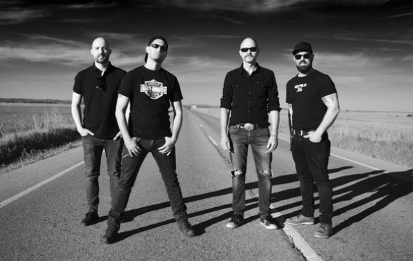 Fotografía promocional de Mezcal