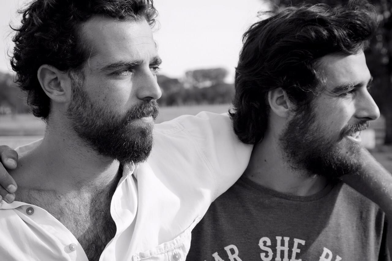 Fotografía promocional de Mi Hermano y Yo