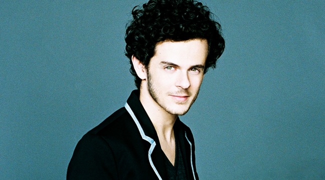 Fotografía promocional de AAA