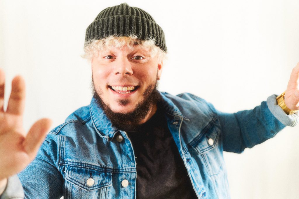 Promotional photograph of Concierto de Michael Minelli en Sacramento.