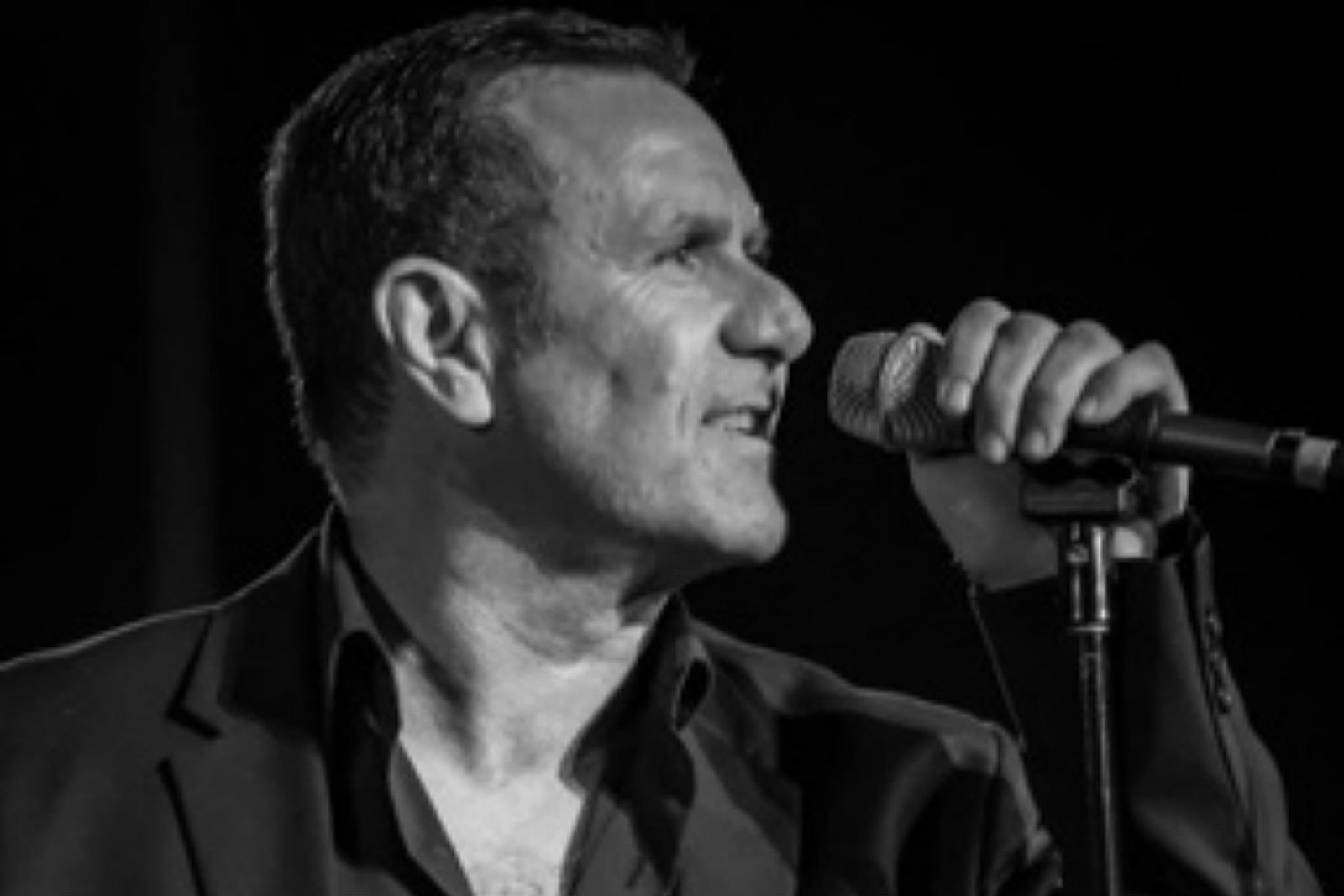 Promotional photograph of Concierto de Mick Sterling en White Bear Lake.