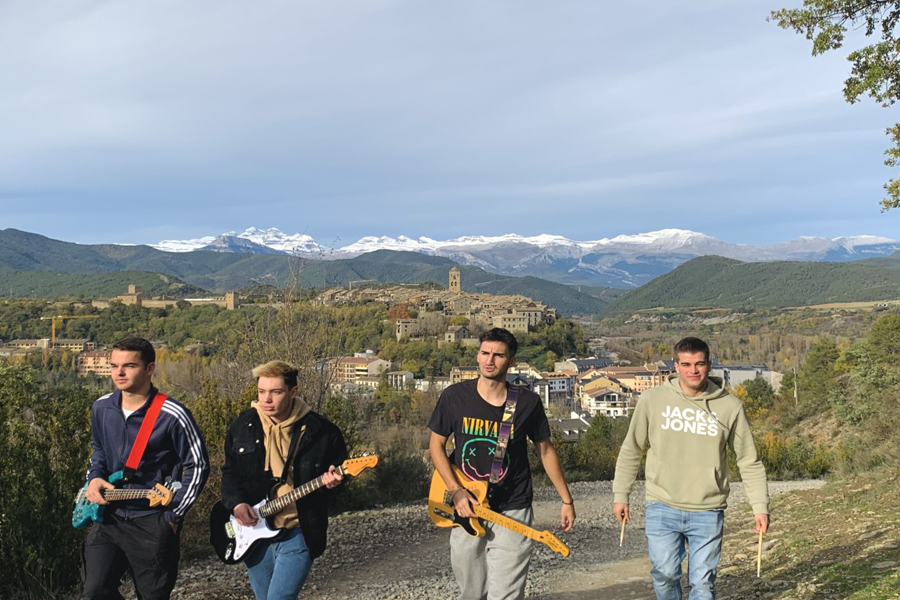 Fotografia promocional de Miguel Lardiés en banda.