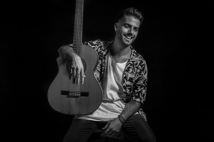 Fotografía promocional de Miguelichi López