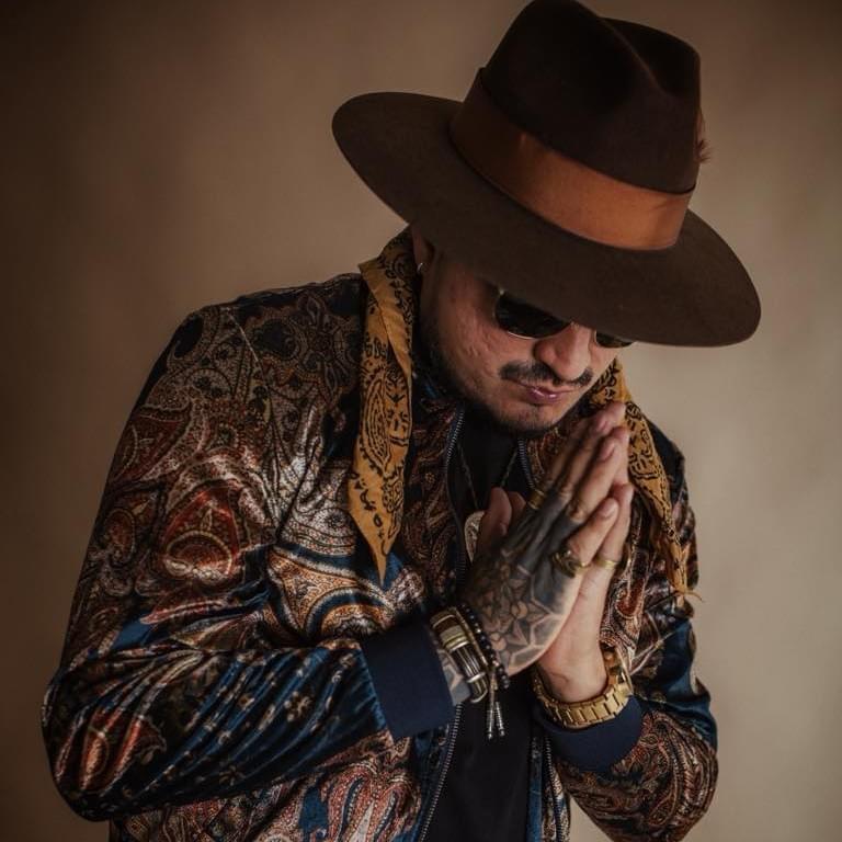 Fotografía promocional de Mike Díaz