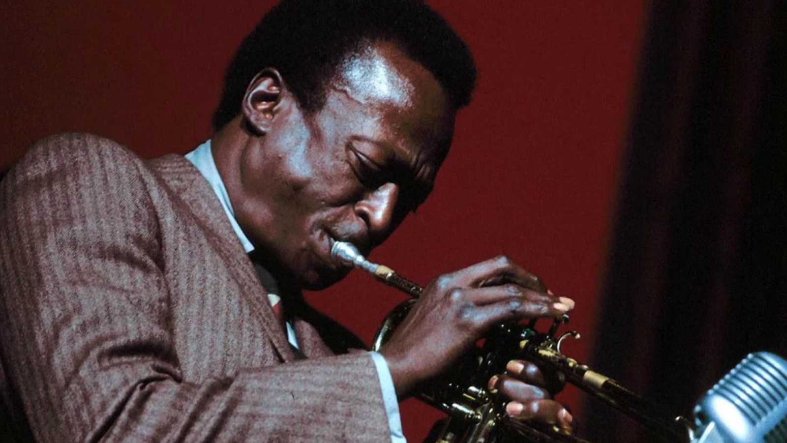 Fotografía promocional de Miles Davis