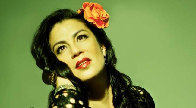 Fotografía promocional de Mimi Maura