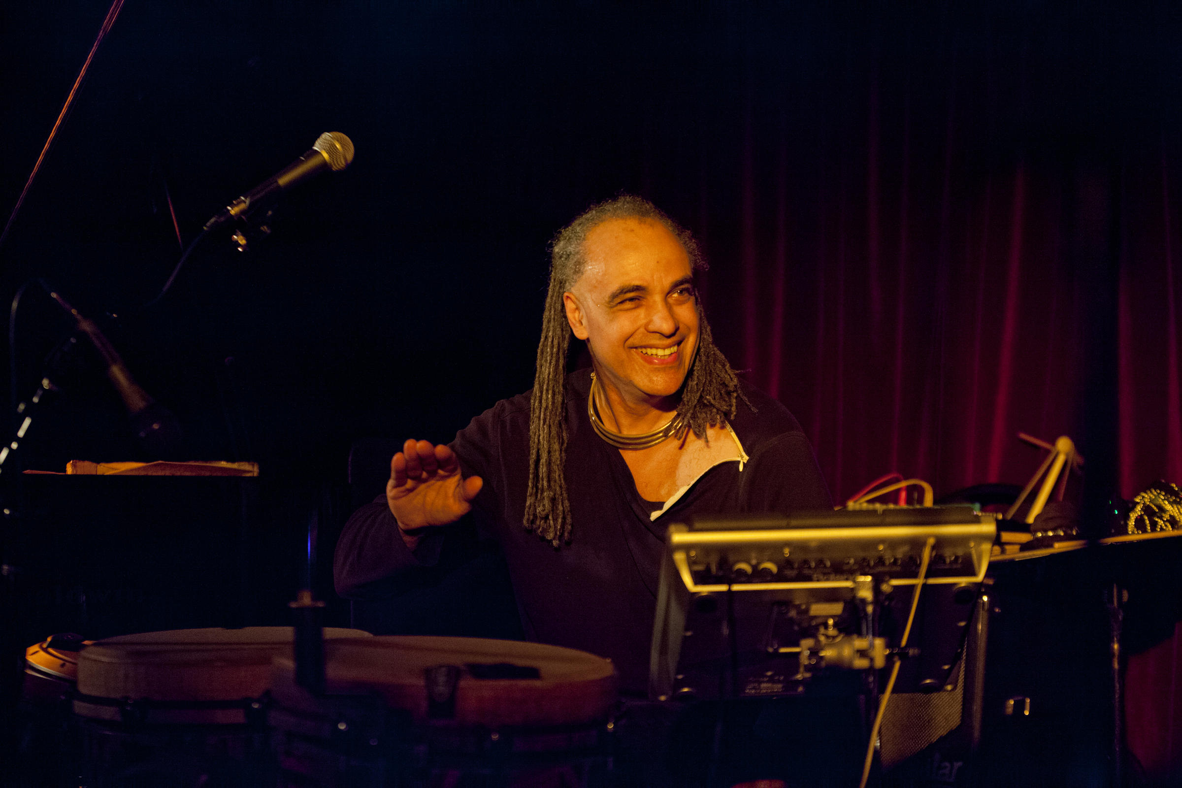 Fotografía promocional de Mino Cinelu