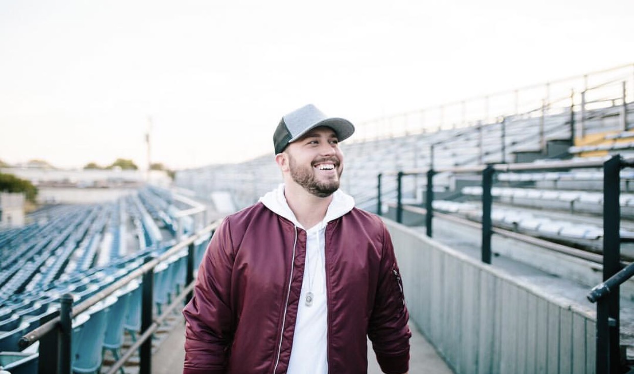 Fotografía promocional de Mitchell Tenpenny