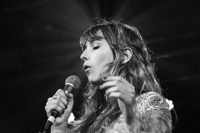 Fotografía promocional de Molly Lewis