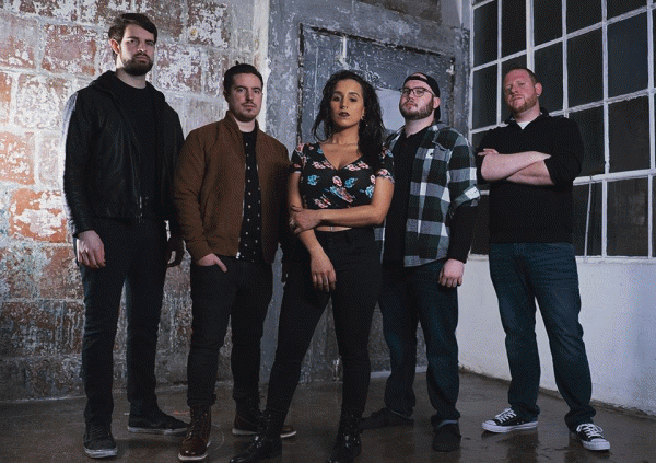 Fotografía promocional de Monochromatic Black