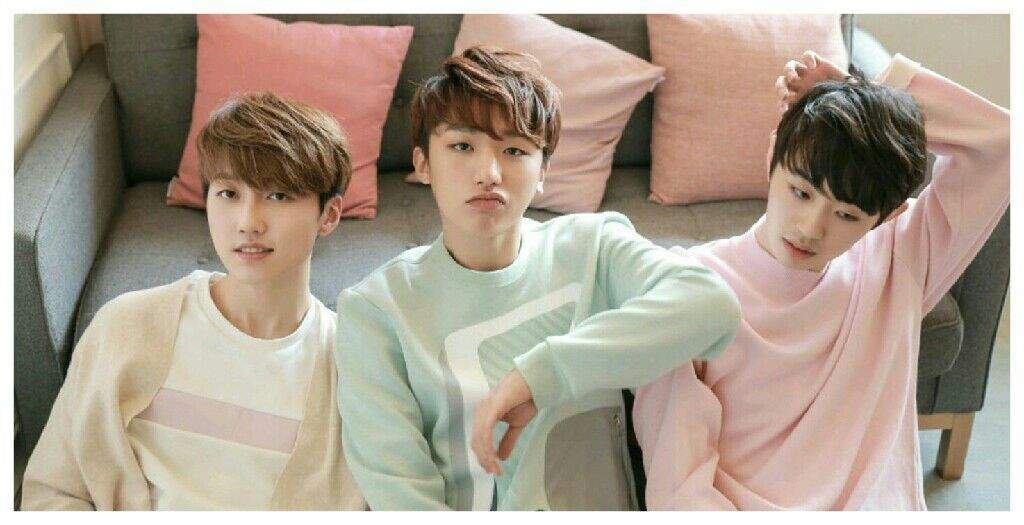 Fotografia promozionale di M.O.N.T. K-Pop.