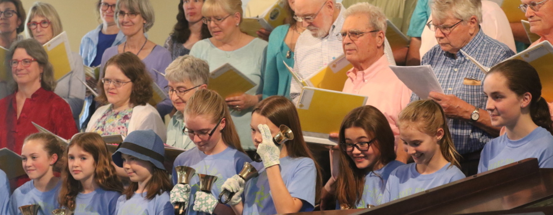 Fotografia promocional de Multi-Generational Choir.