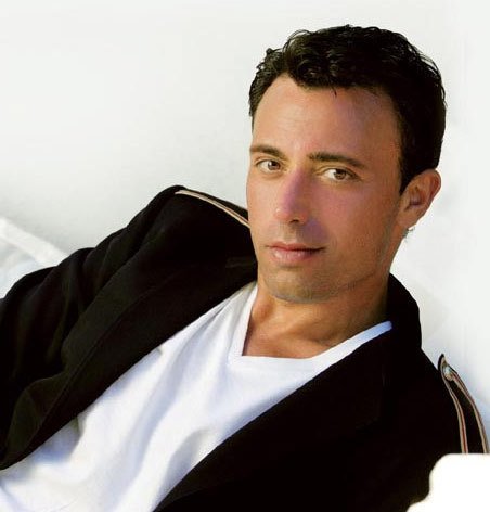 Promofoto von Concierto de Mustafa Sandal en Hamburgo.