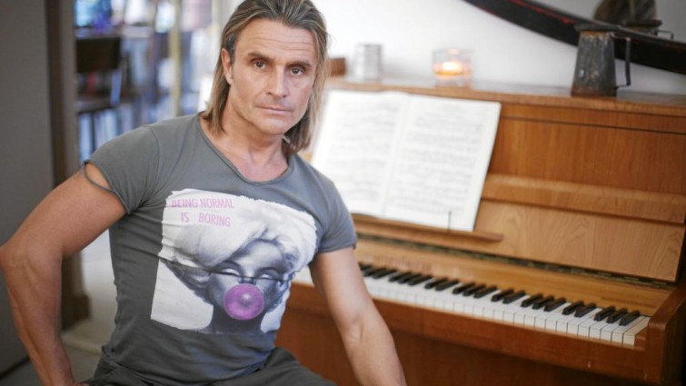 Fotografía promocional de Nacho Cano