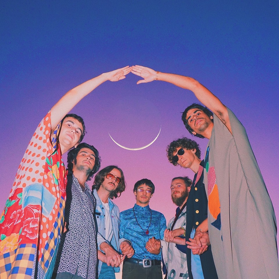 Fotografía promocional de Naked Family