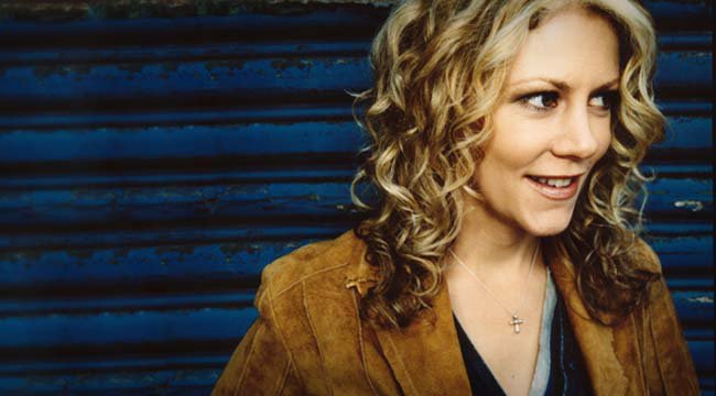 Promotional photograph of Natalie MacMaster.