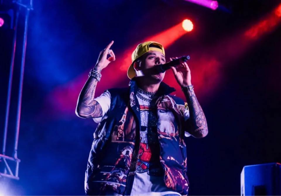 Fotografía promocional de Néstor en Bloque