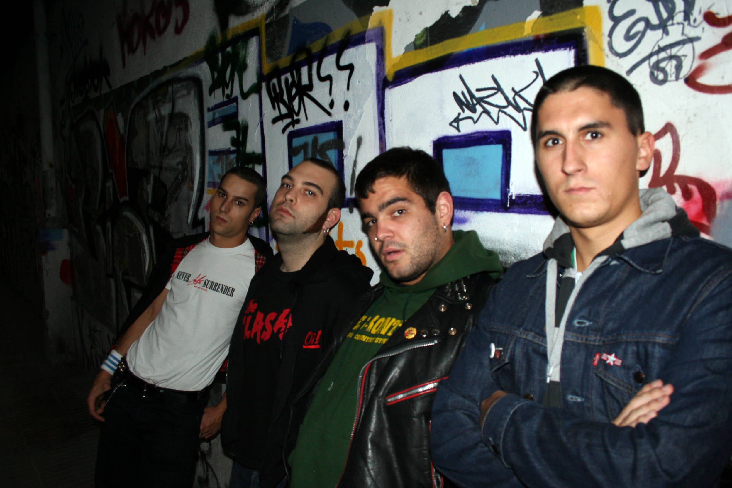 Fotografía promocional de Never Surrender