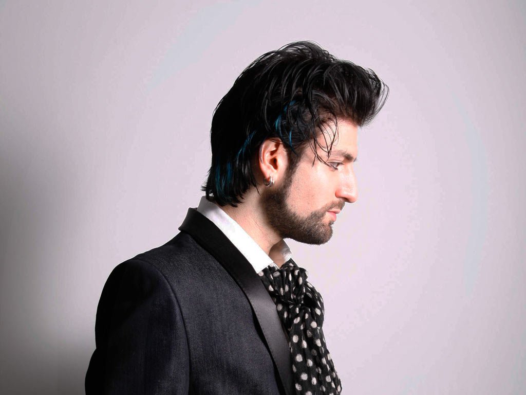 Promotional photograph of Neverending White Lights.