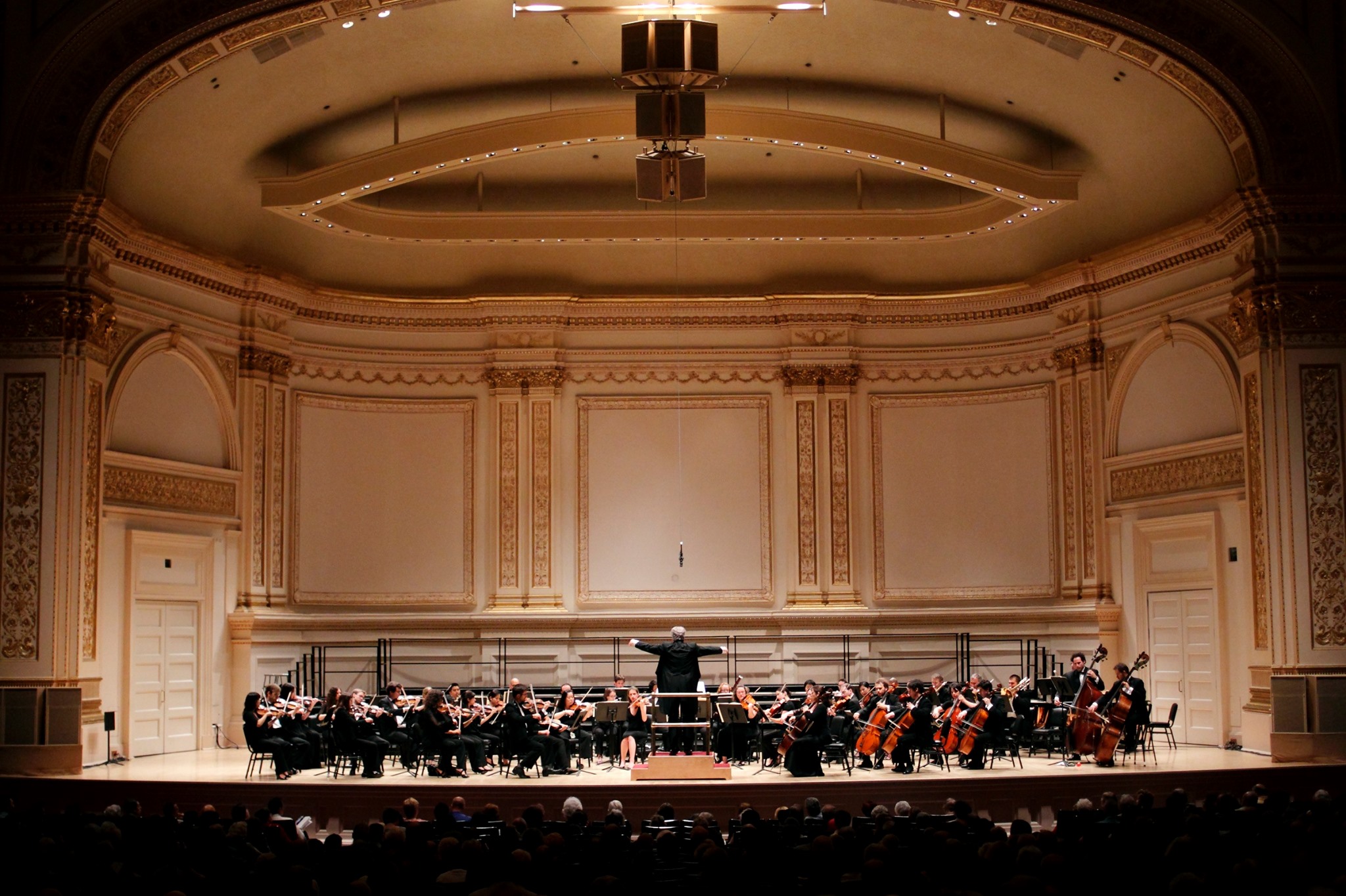 Promotional photograph of Concierto de New England Symphonic Ensemble en New York.