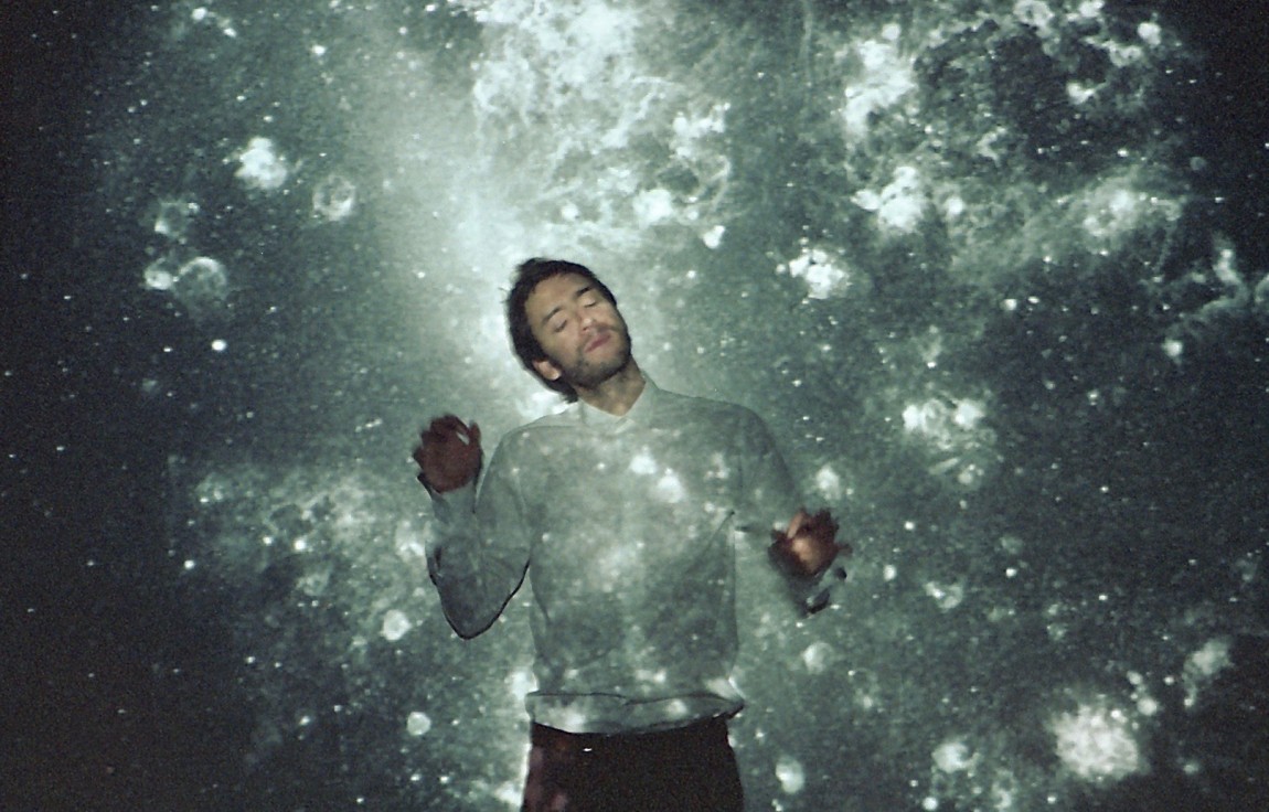 Fotografía promocional de Nicola Cruz