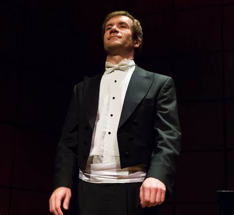 Promotional photograph of NIKOLAÏ LUGANSKY.