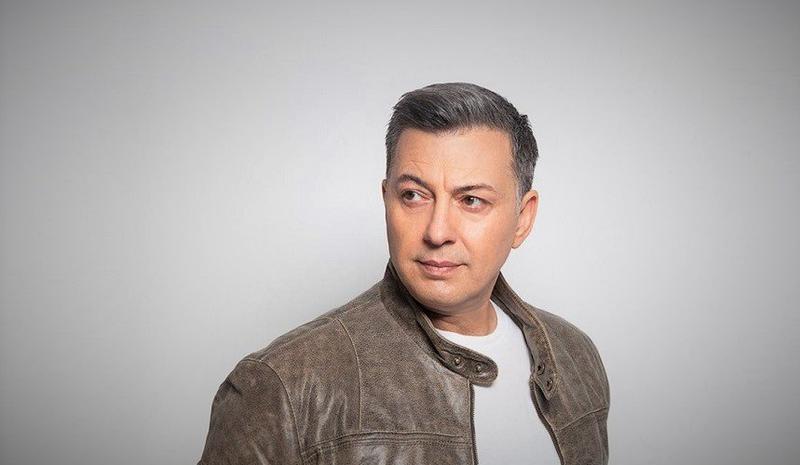 Promotional photograph of Nikos Makropoulos.