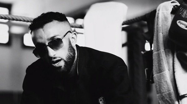 Promotional photograph of Niro.