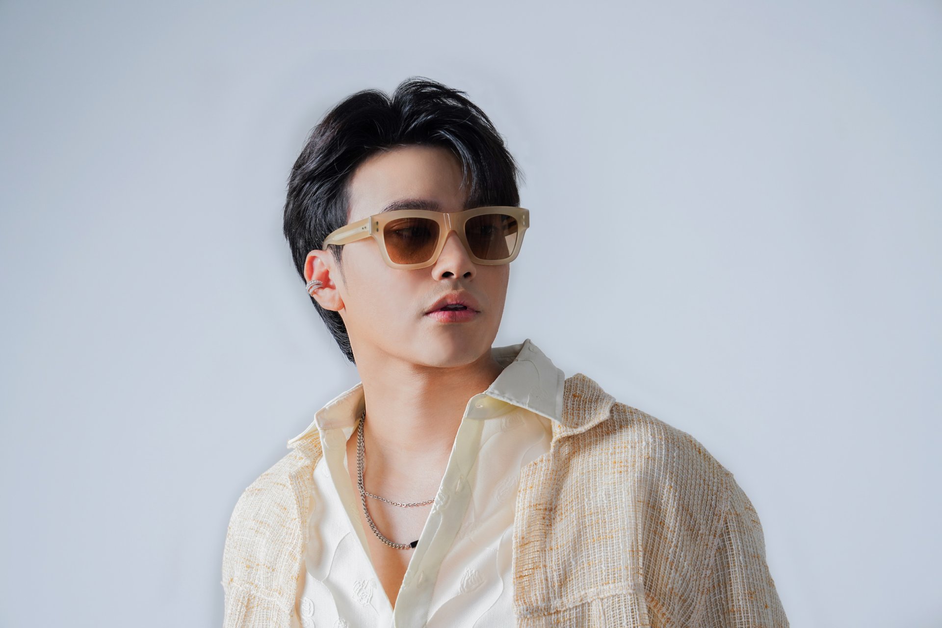 Promotional photograph of Nont Tanont.