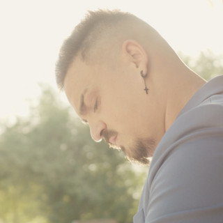 Promotional photograph of Obed Hernández.