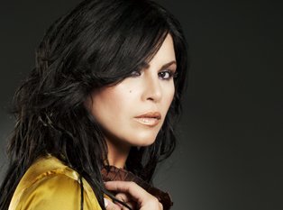 Promotional photograph of Olga Tañón.