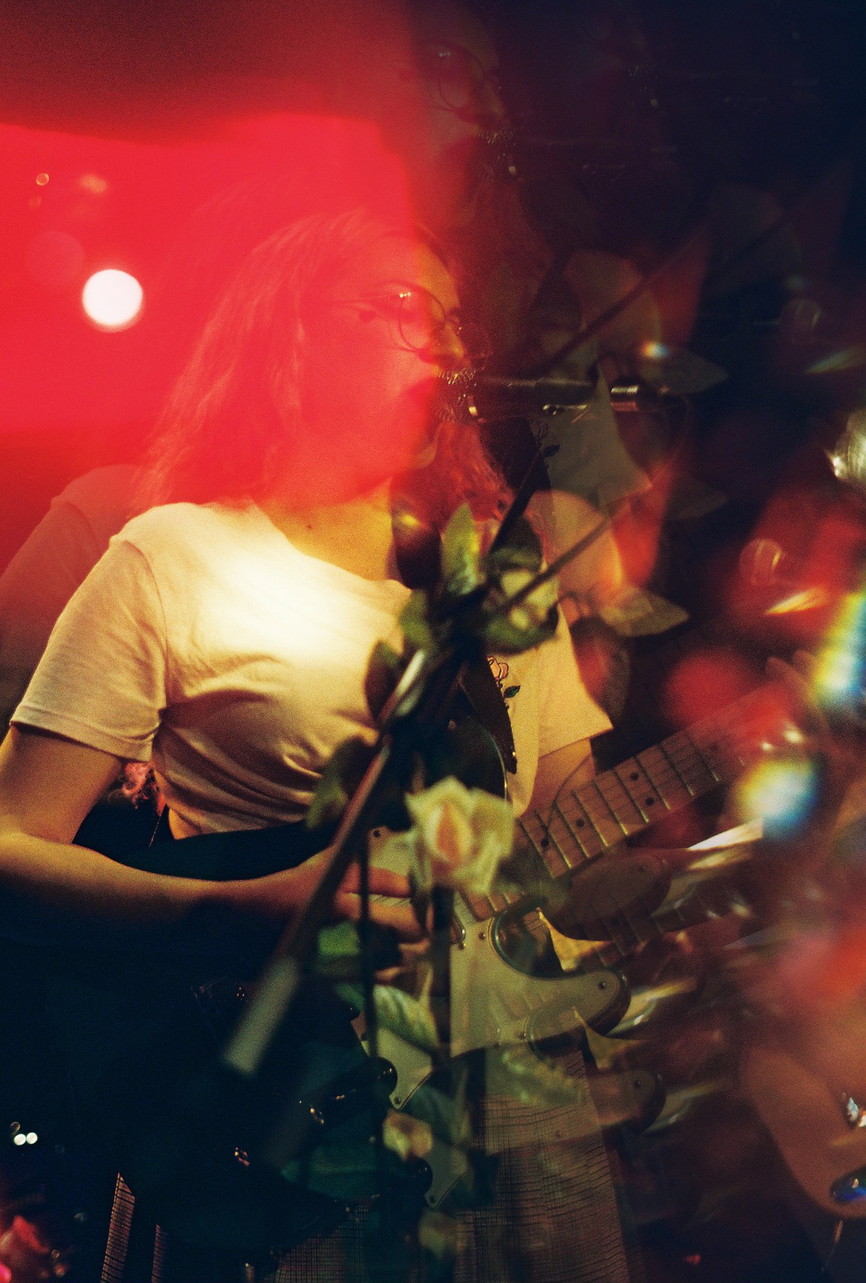 Fotografia promocional de Olivia is a ghost.