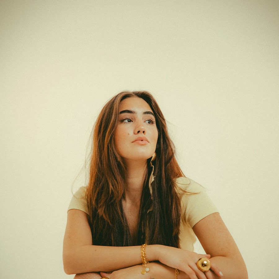 Fotografía promocional de Olivia Lobato