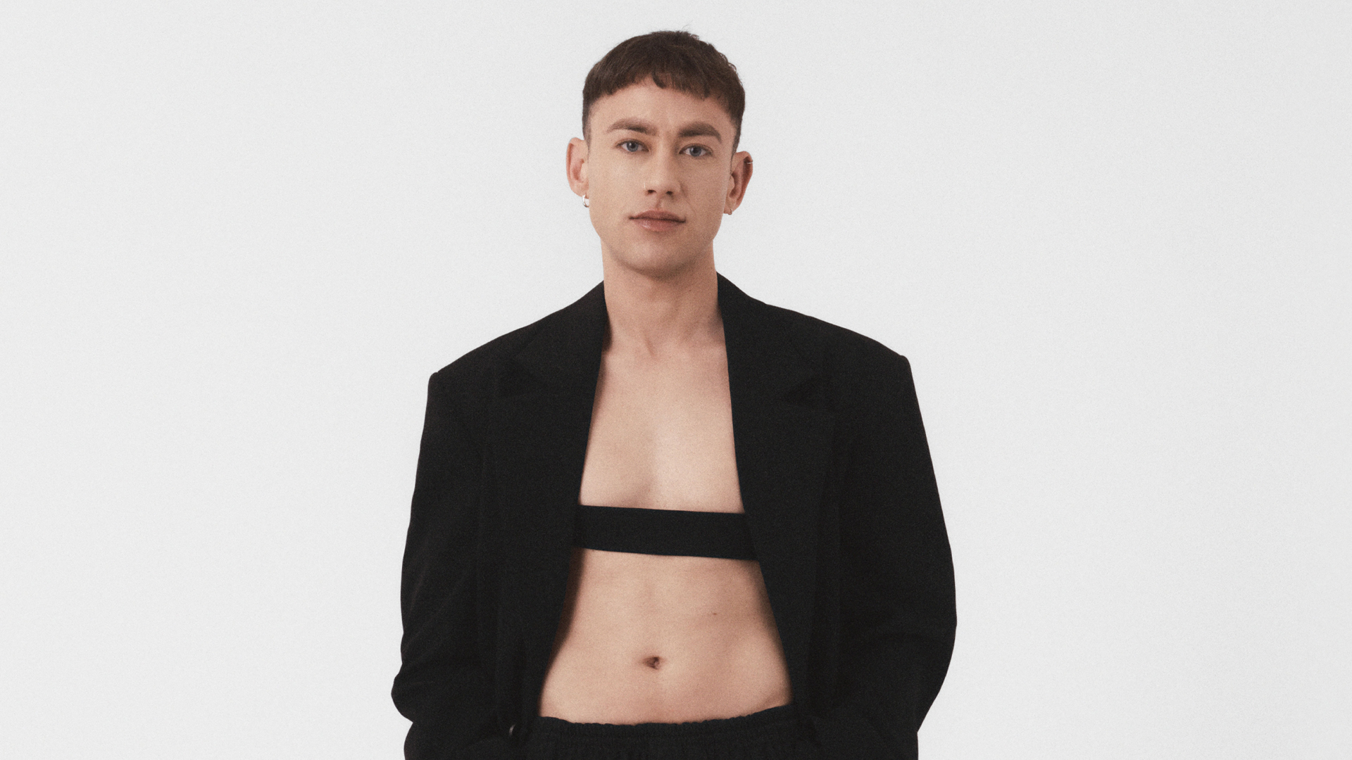 Fotografía promocional de Olly Alexander