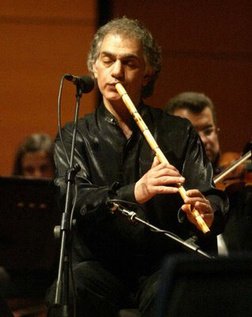 Fotografía promocional de Omar Faruk Tekbilek