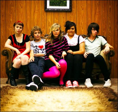 Fotografía promocional de operator please