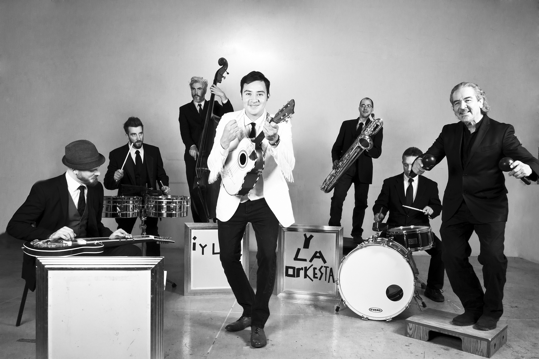 Promofoto von Orkesta Mendoza.